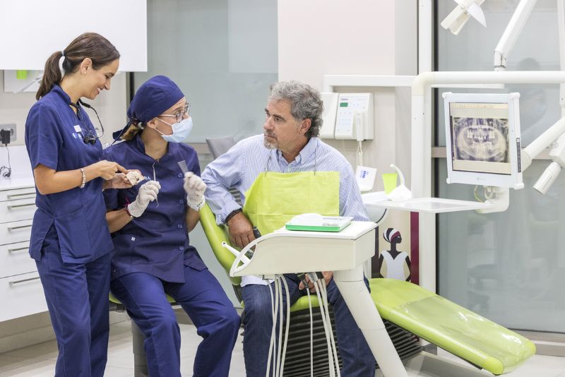 Carilla dental porcelana y composite, ¿cuál elijo