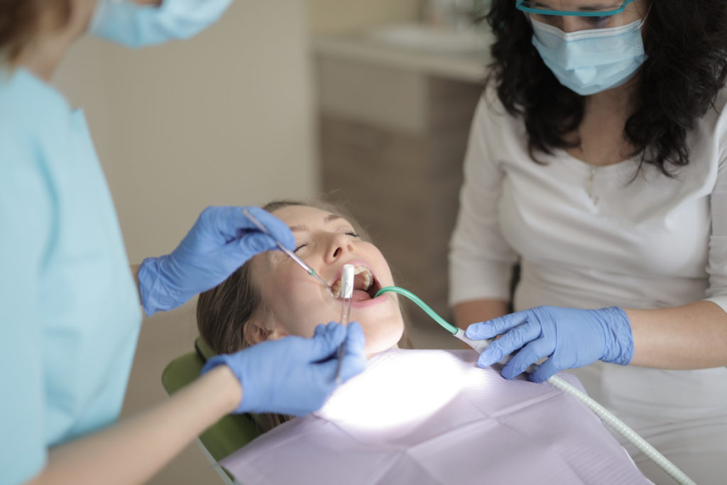 Por qué visitar al dentista frecuentemente