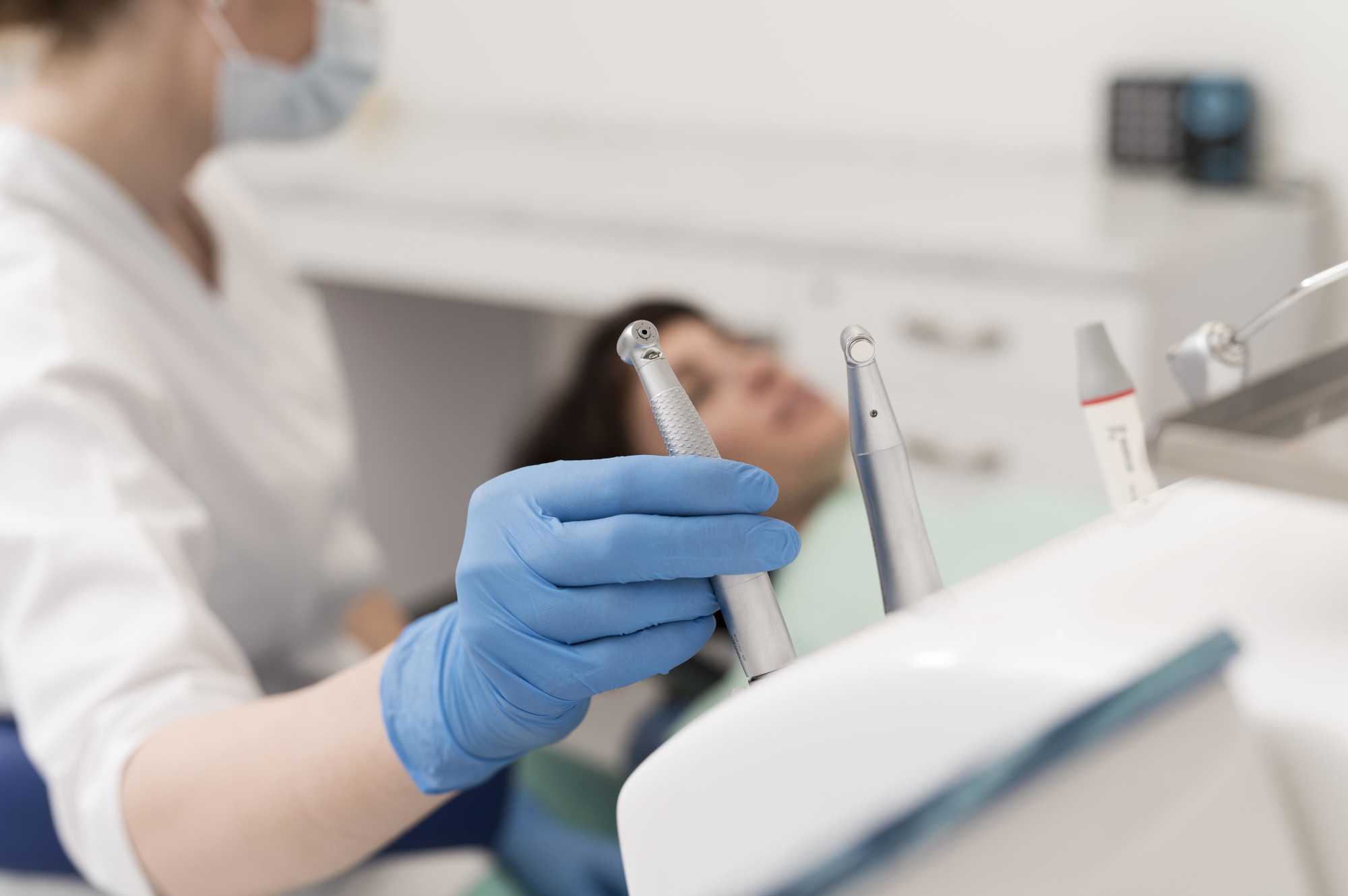 ¿Qué es la limpieza dental profesional?